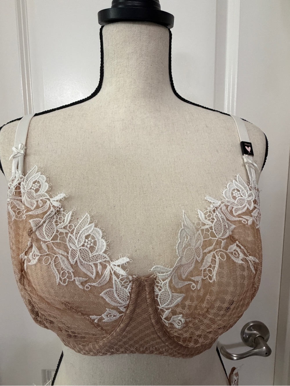 Victoria’s Secret - 34DDD Embroidered Lace Underwire Bra - Tan & Cream Set